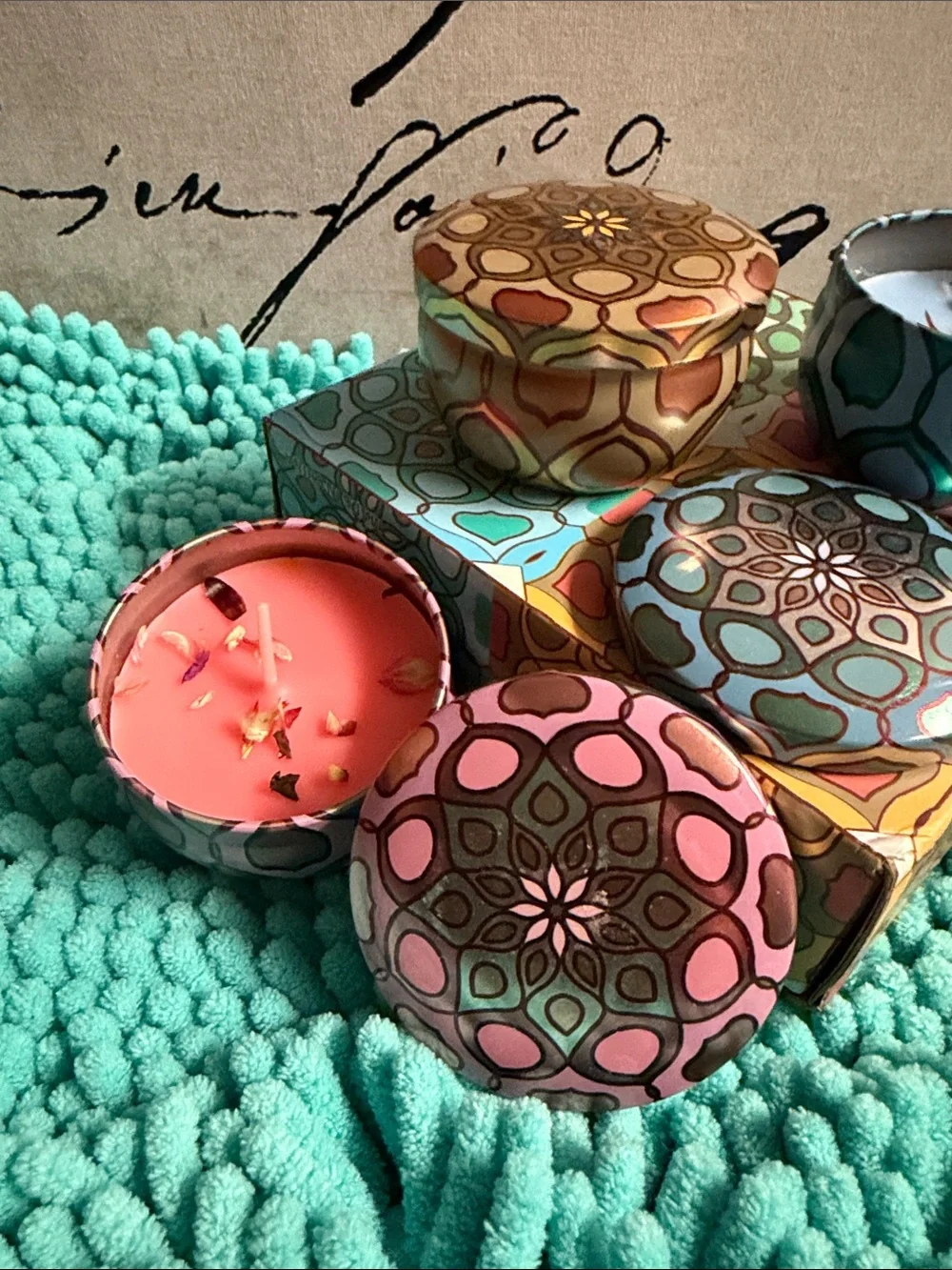 ❣️5/$25❣️Scented Tin Candles - Multi-Color Floral Pattern. Reusable tin.